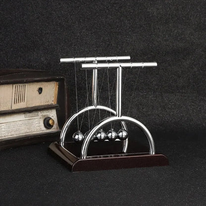 Newton's Cradle Desktop Toy – Classic Physics Pendulum